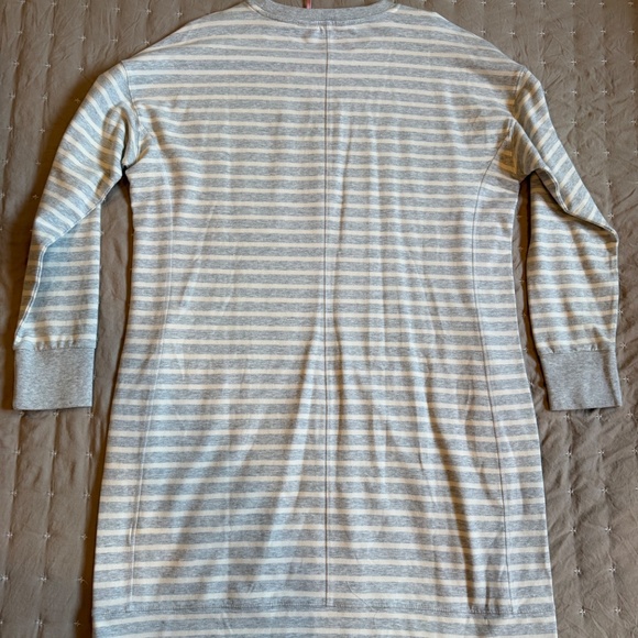 Vineyard Vines Grey and Cream Stripe Dress - Picture 5 of 5